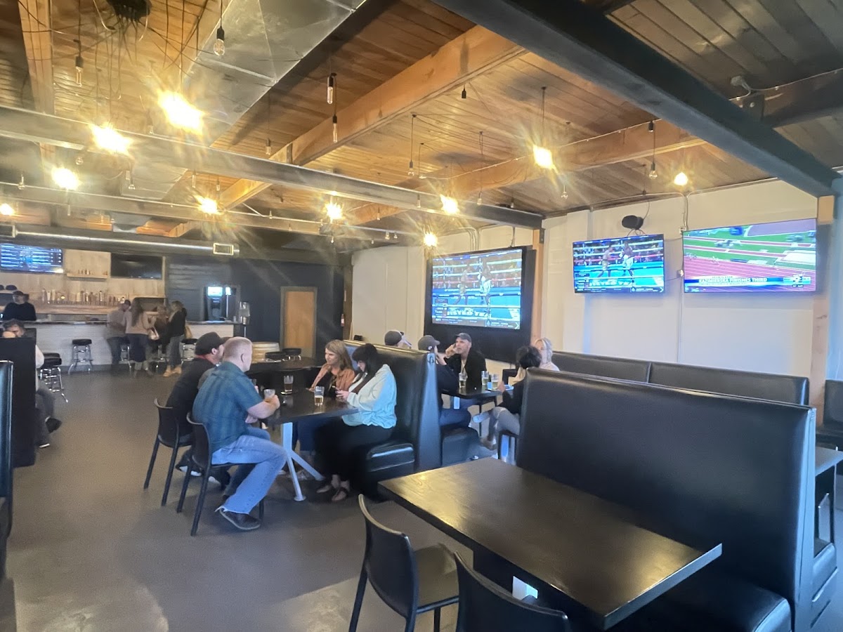 Nobe Taphouse And Food Cart Pod